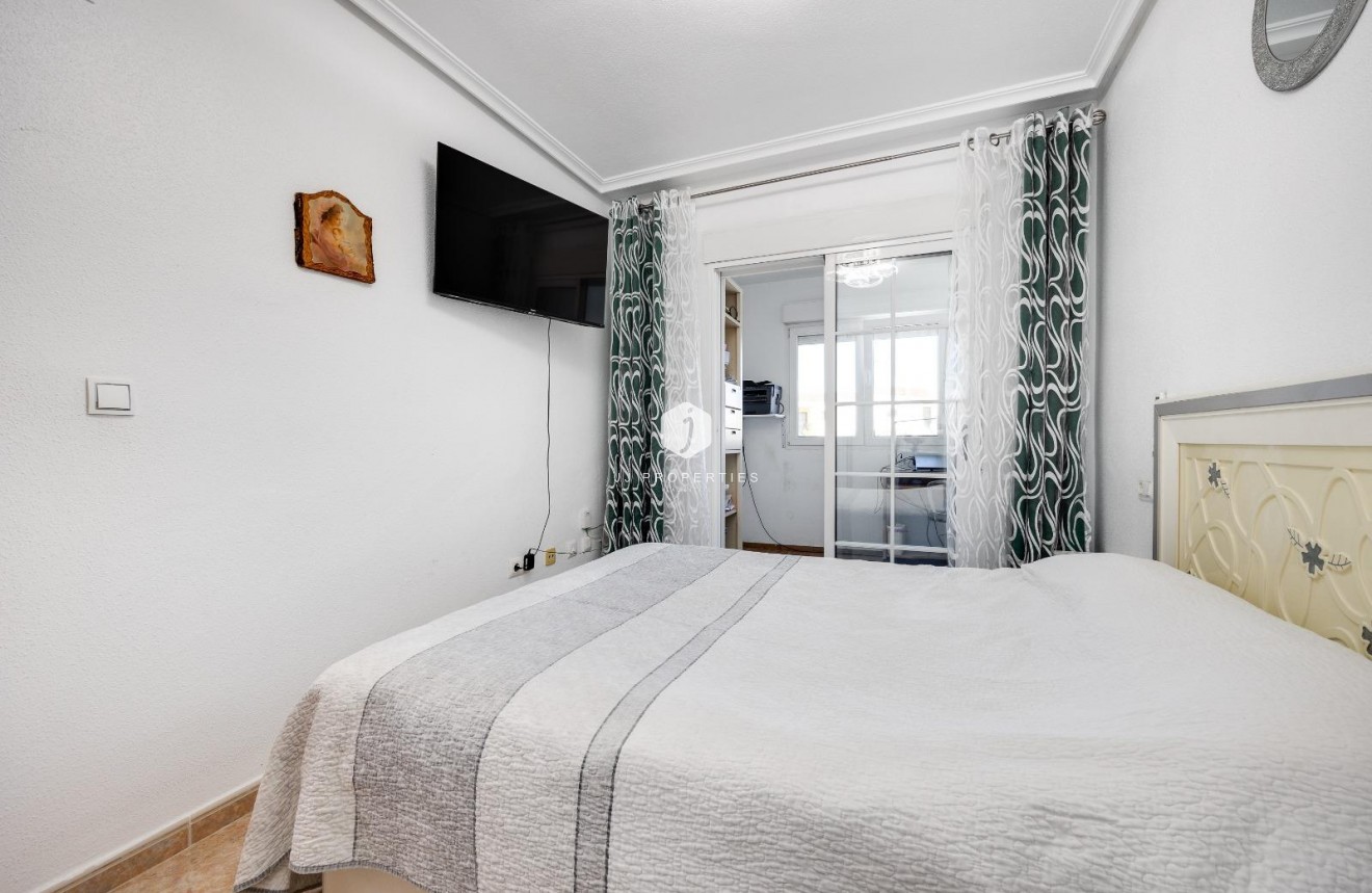 Resale - Chalet -
Torrevieja - aguas nuevas