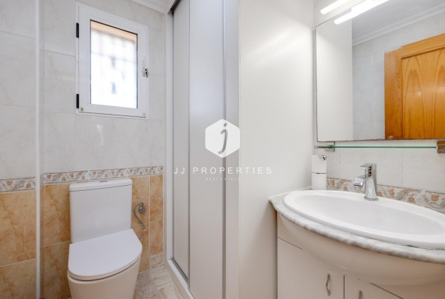 Resale - Chalet -
Torrevieja - aguas nuevas