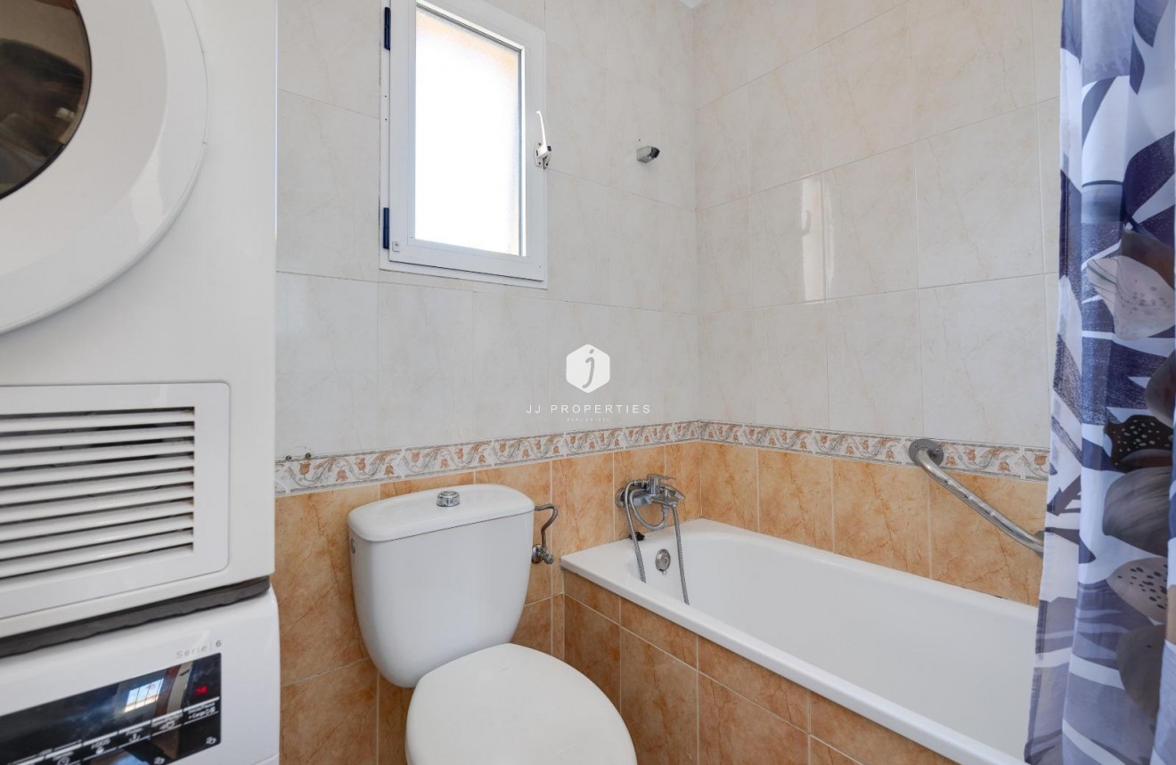 Resale - Chalet -
Torrevieja - aguas nuevas