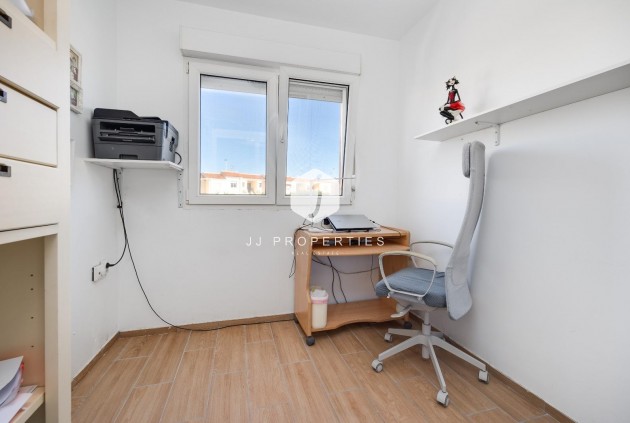 Resale - Chalet -
Torrevieja - aguas nuevas