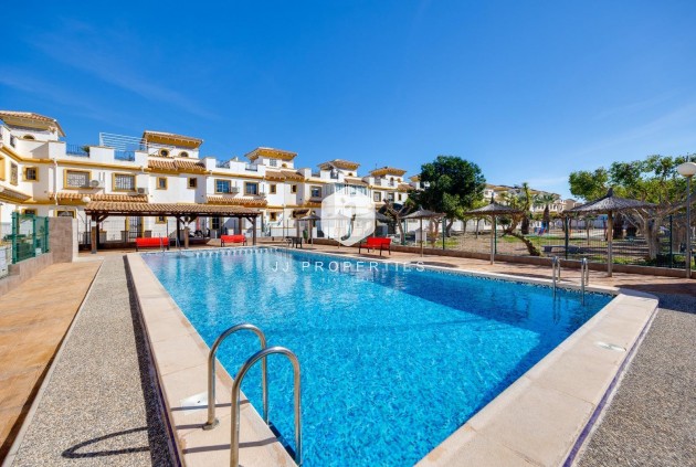 Resale - Chalet -
Torrevieja - aguas nuevas