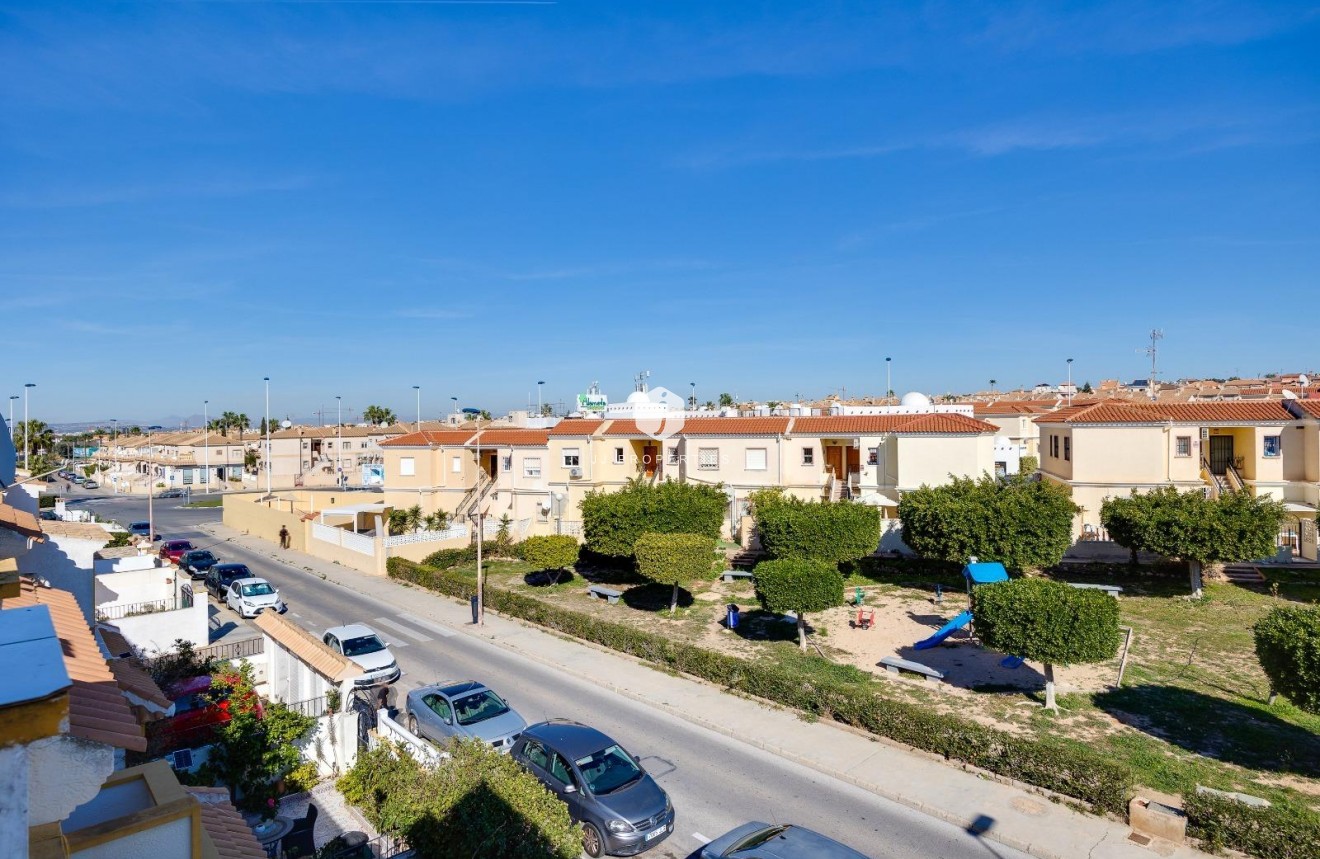 Resale - Chalet -
Torrevieja - aguas nuevas