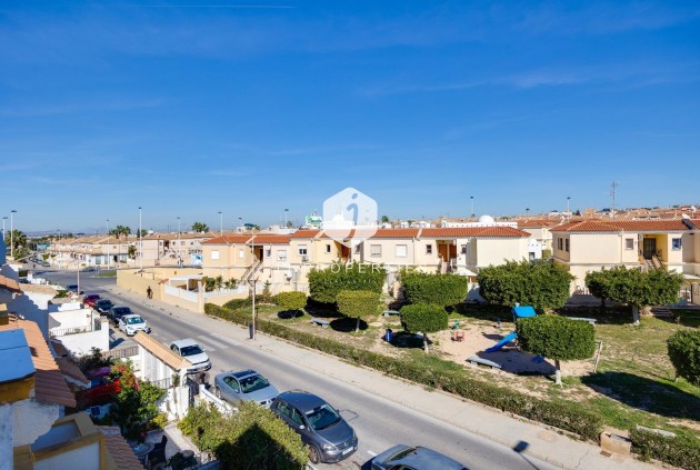 Resale - Chalet -
Torrevieja - aguas nuevas