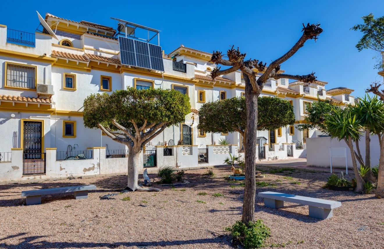 Resale - Chalet -
Torrevieja - aguas nuevas