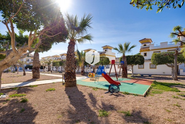 Resale - Chalet -
Torrevieja - aguas nuevas