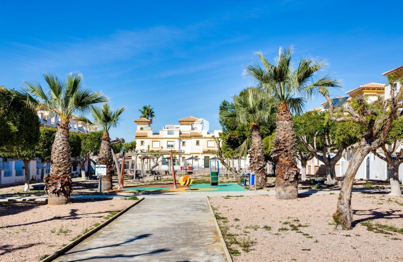 Resale - Chalet -
Torrevieja - aguas nuevas