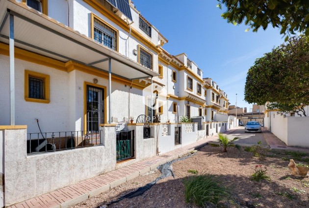 Resale - Chalet -
Torrevieja - aguas nuevas