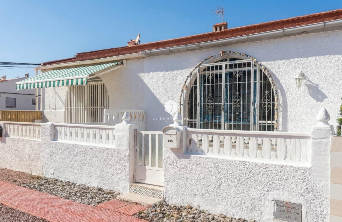 Resale - Bungalow -
Torrevieja - La Siesta - El Salado - Torreta