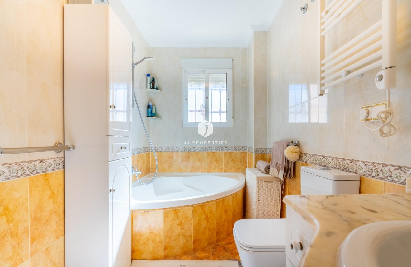 Resale - Duplex -
Orihuela Costa - La Regia