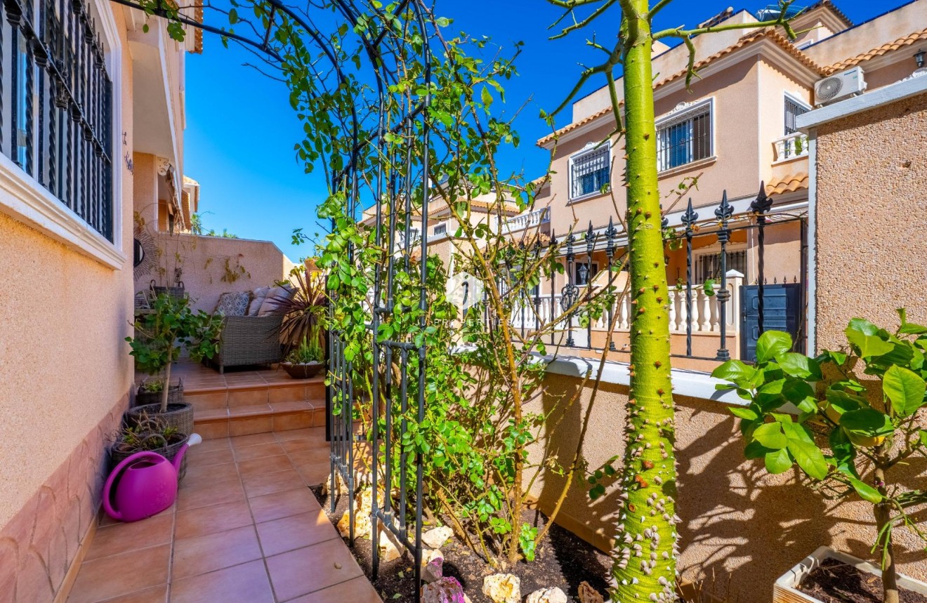 Resale - Duplex -
Orihuela Costa - La Regia