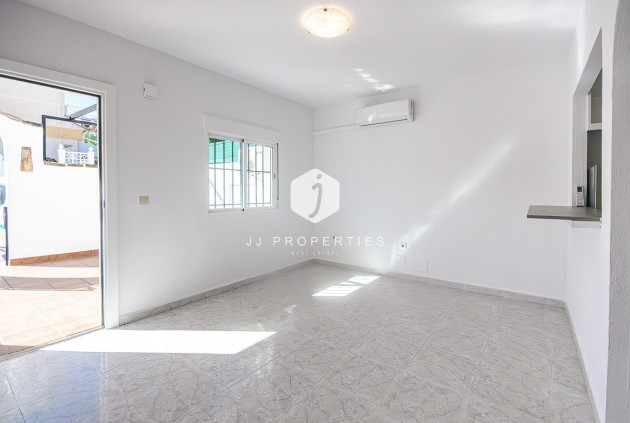 Resale - Villa -
San Miguel de Salinas - Inland