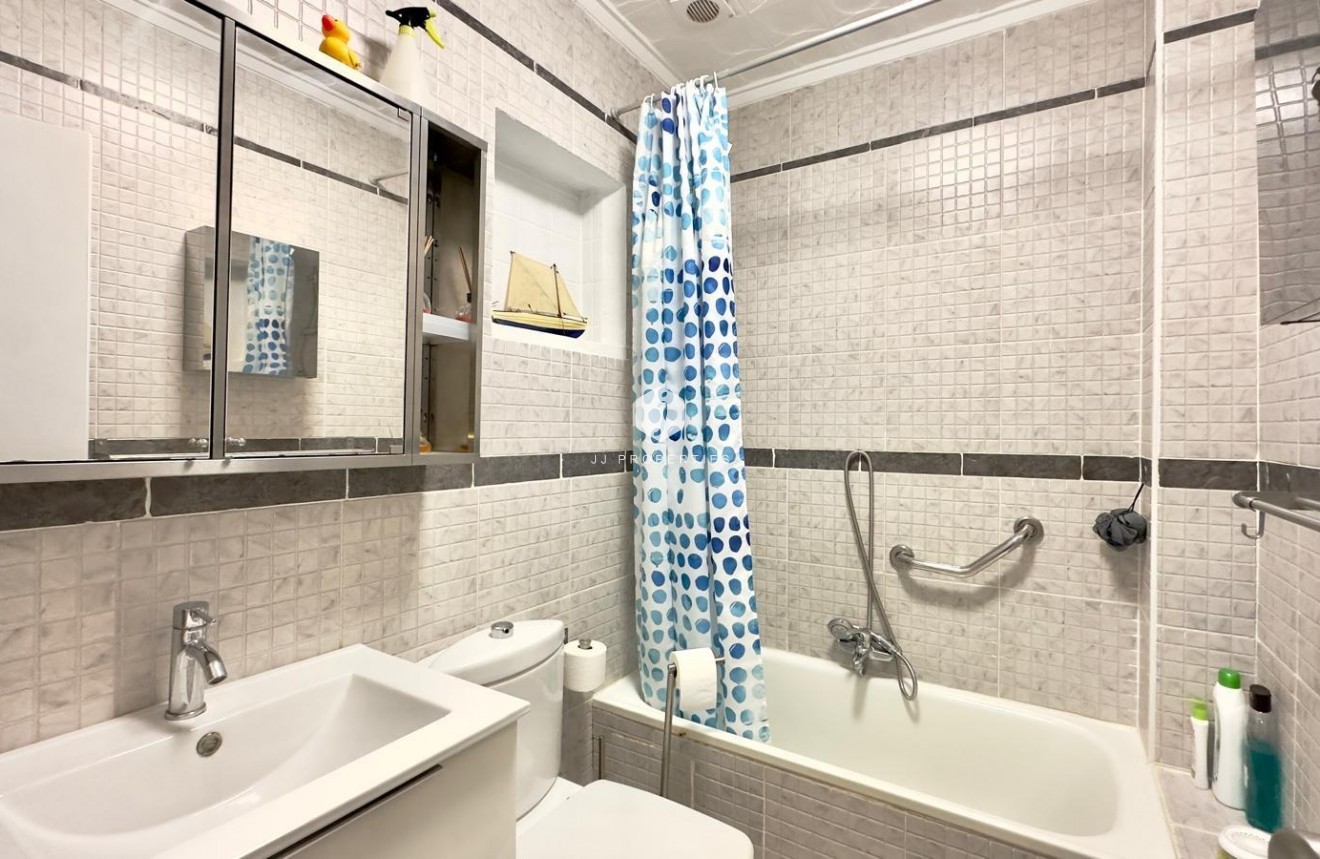 Resale - Chalet -
Torrevieja - La Siesta - El Salado - Torreta