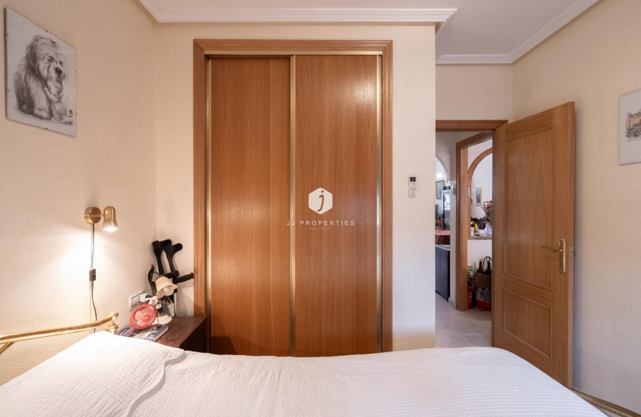 Resale - Chalet -
Orihuela Costa - Los Dolses