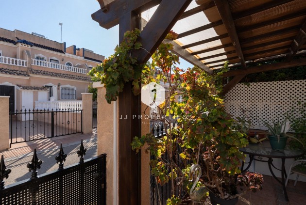 Resale - Chalet -
Orihuela Costa - Los Dolses