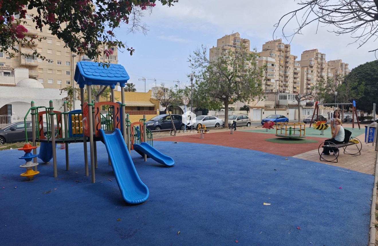 Resale - Bungalow -
Torrevieja - Playa del Cura