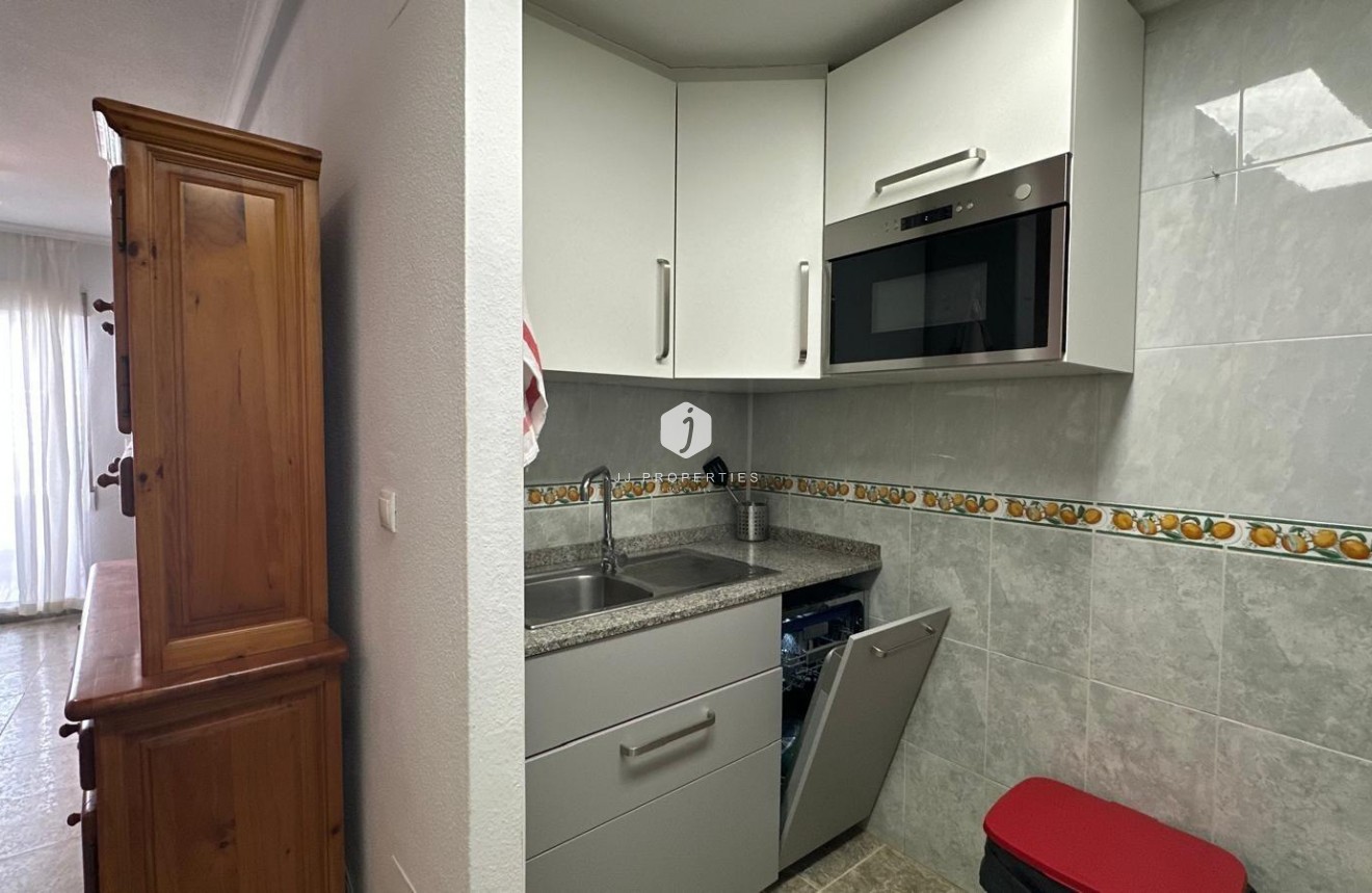 Resale - Apartment / flat -
Torrevieja - Estacion de autobuses