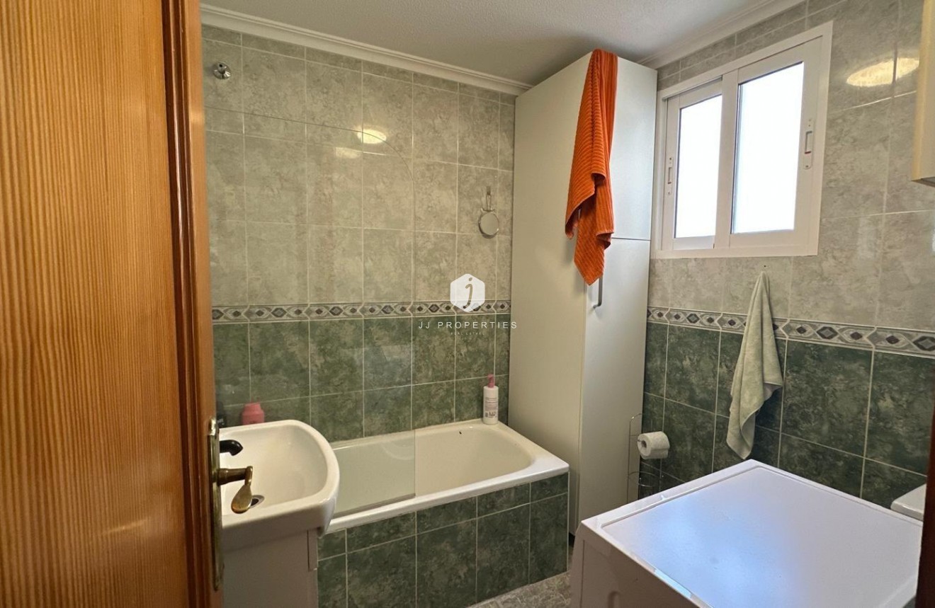 Resale - Apartment / flat -
Torrevieja - Estacion de autobuses