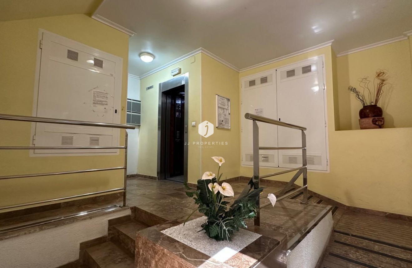 Resale - Apartment / flat -
Torrevieja - Estacion de autobuses