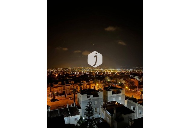 Resale - Apartment / flat -
Torrevieja - aguas nuevas