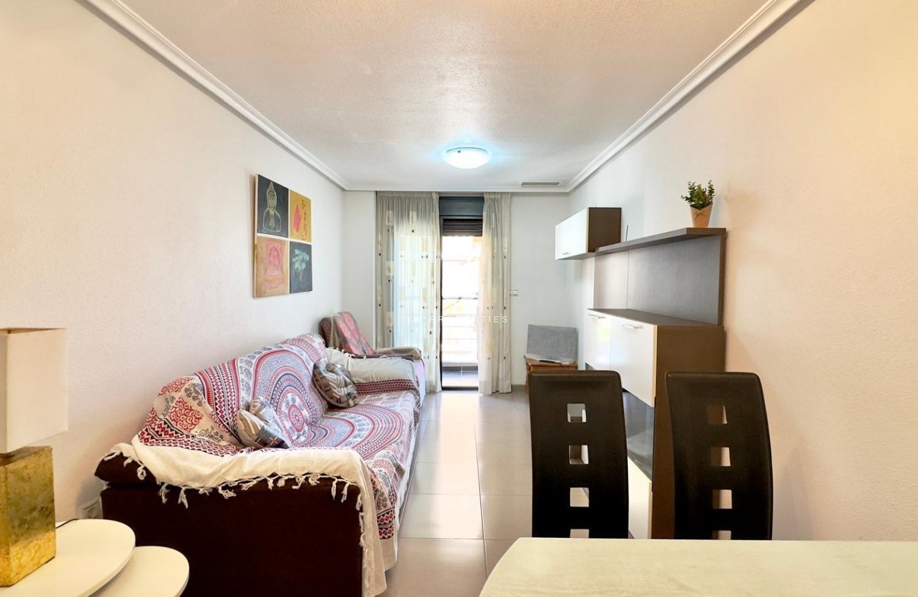Segunda mano - Apartamento / piso -
Torrevieja