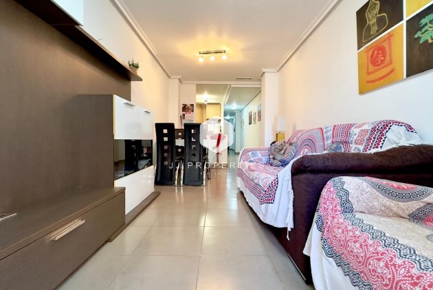 Segunda mano - Apartamento / piso -
Torrevieja