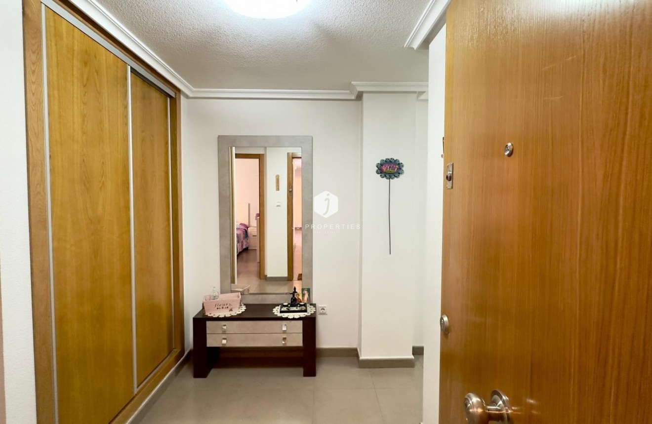 Segunda mano - Apartamento / piso -
Torrevieja