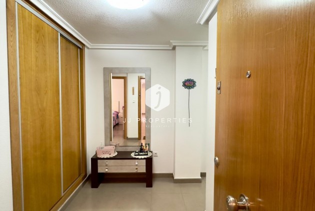 Segunda mano - Apartamento / piso -
Torrevieja
