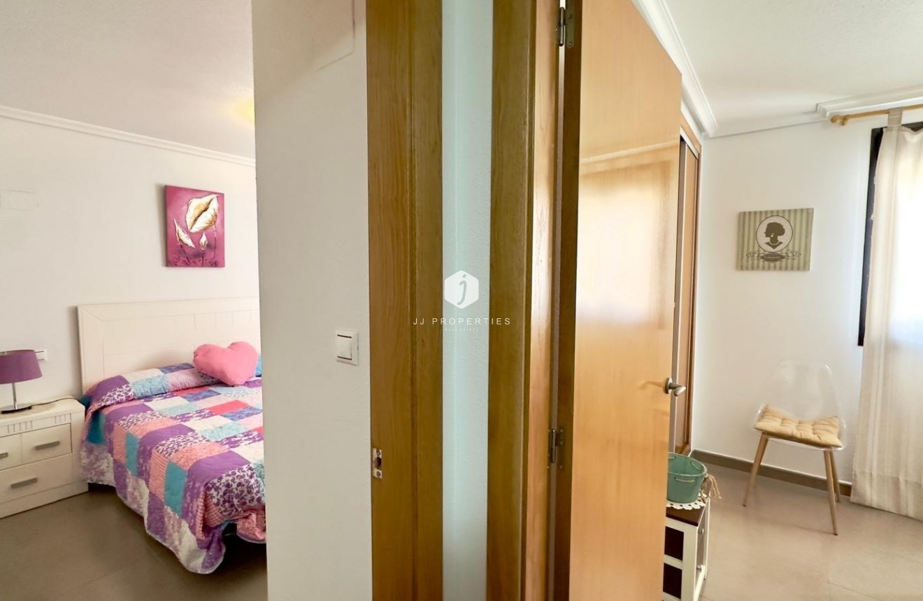 Segunda mano - Apartamento / piso -
Torrevieja