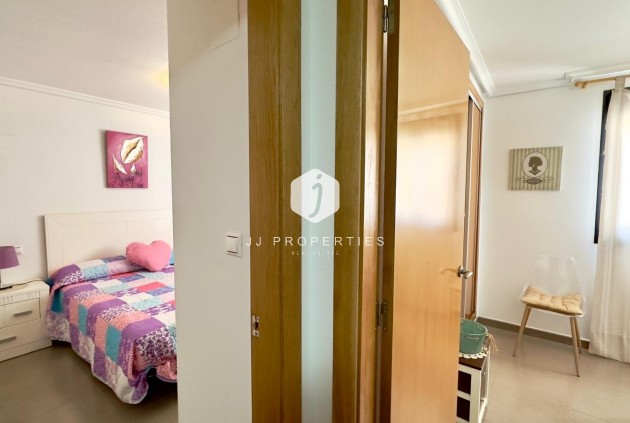 Segunda mano - Apartamento / piso -
Torrevieja