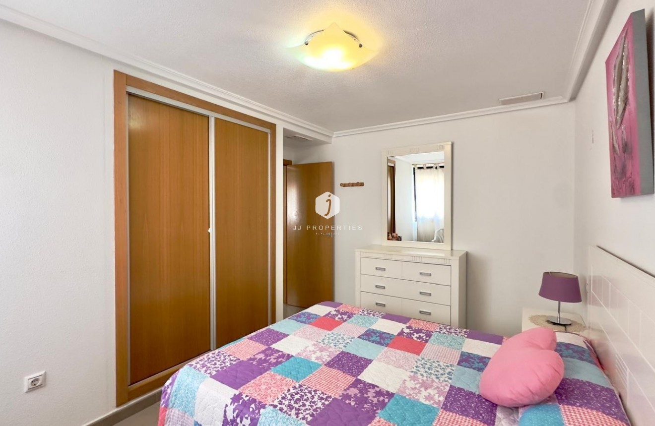 Segunda mano - Apartamento / piso -
Torrevieja