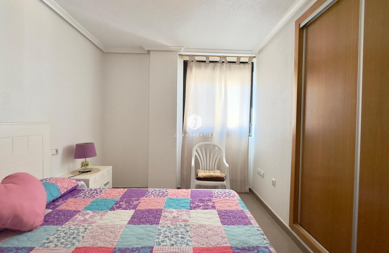 Segunda mano - Apartamento / piso -
Torrevieja