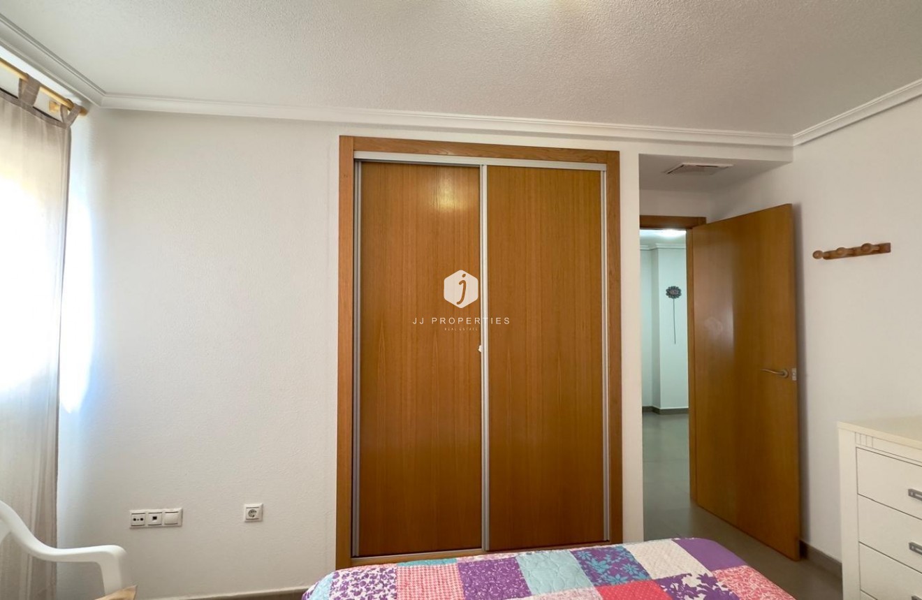 Segunda mano - Apartamento / piso -
Torrevieja