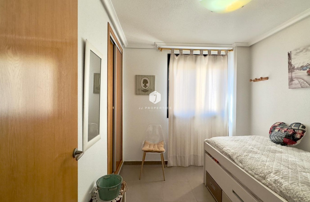 Segunda mano - Apartamento / piso -
Torrevieja
