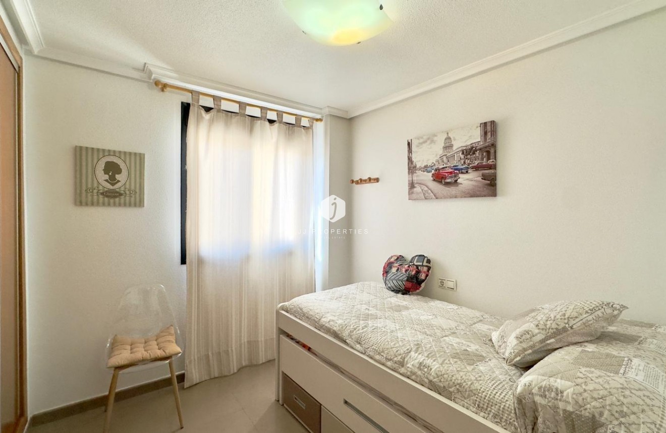Segunda mano - Apartamento / piso -
Torrevieja