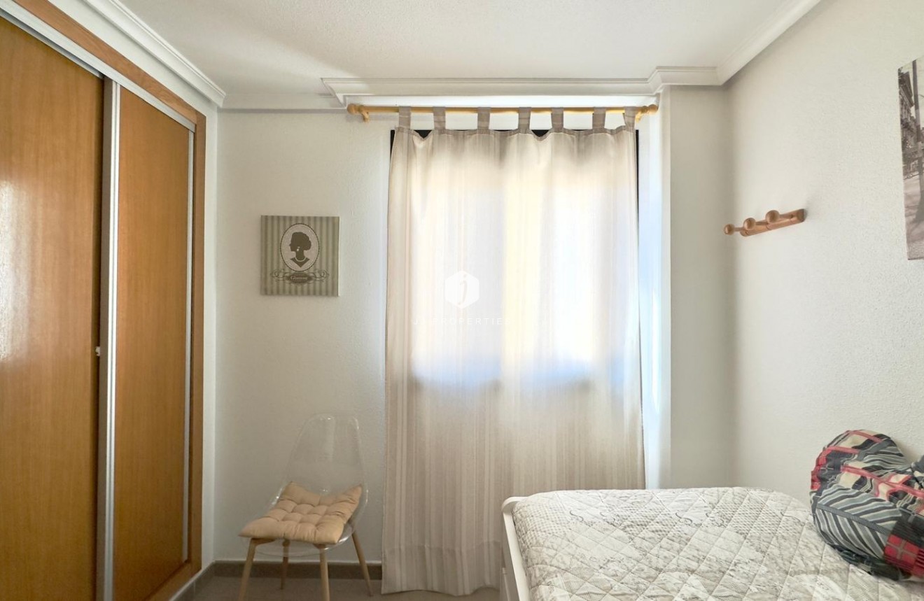 Segunda mano - Apartamento / piso -
Torrevieja