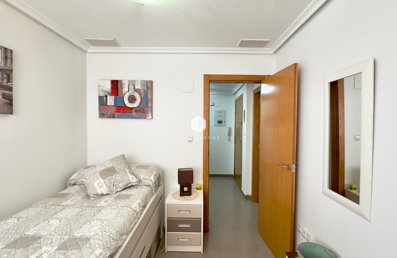 Segunda mano - Apartamento / piso -
Torrevieja