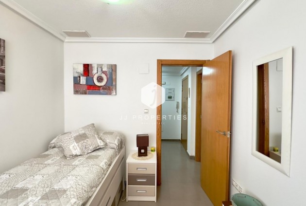 Segunda mano - Apartamento / piso -
Torrevieja