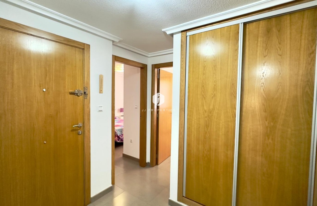 Segunda mano - Apartamento / piso -
Torrevieja