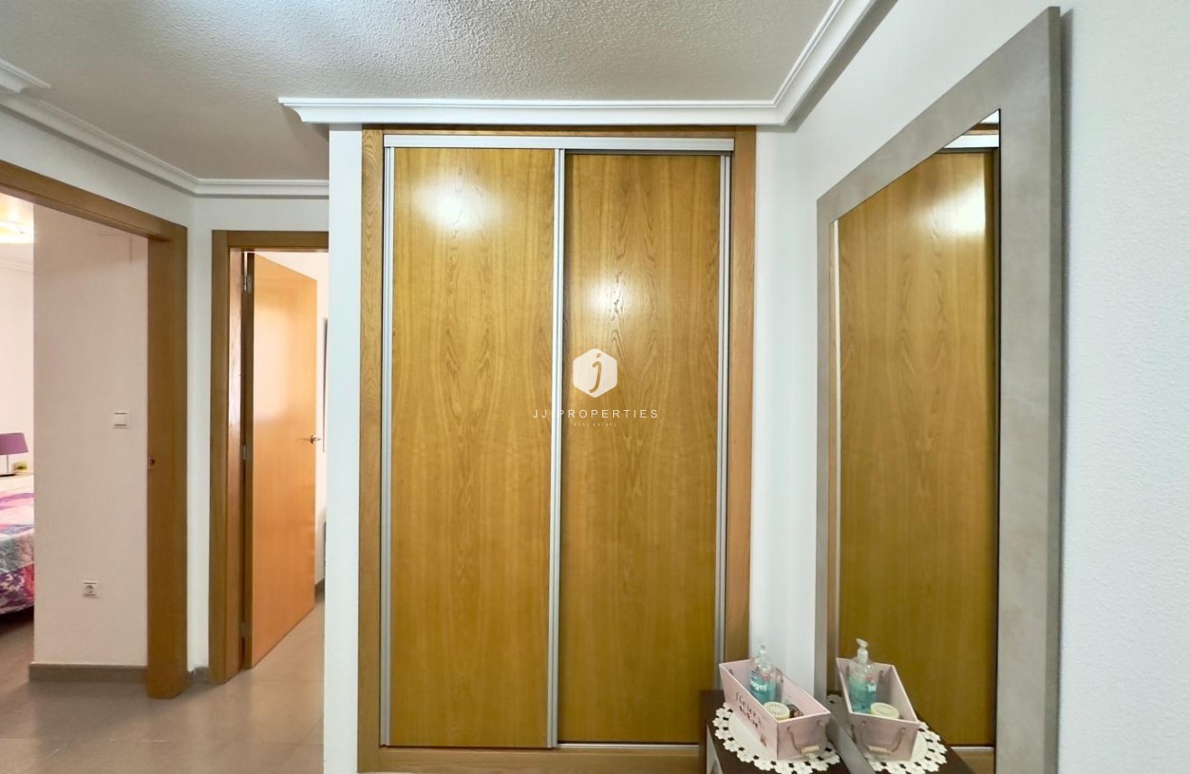 Segunda mano - Apartamento / piso -
Torrevieja