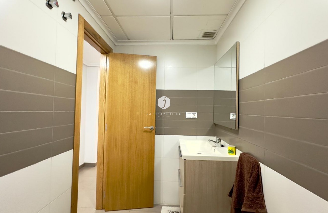 Segunda mano - Apartamento / piso -
Torrevieja