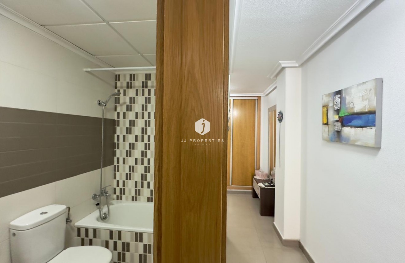 Segunda mano - Apartamento / piso -
Torrevieja