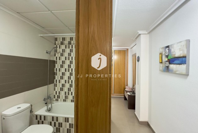 Segunda mano - Apartamento / piso -
Torrevieja