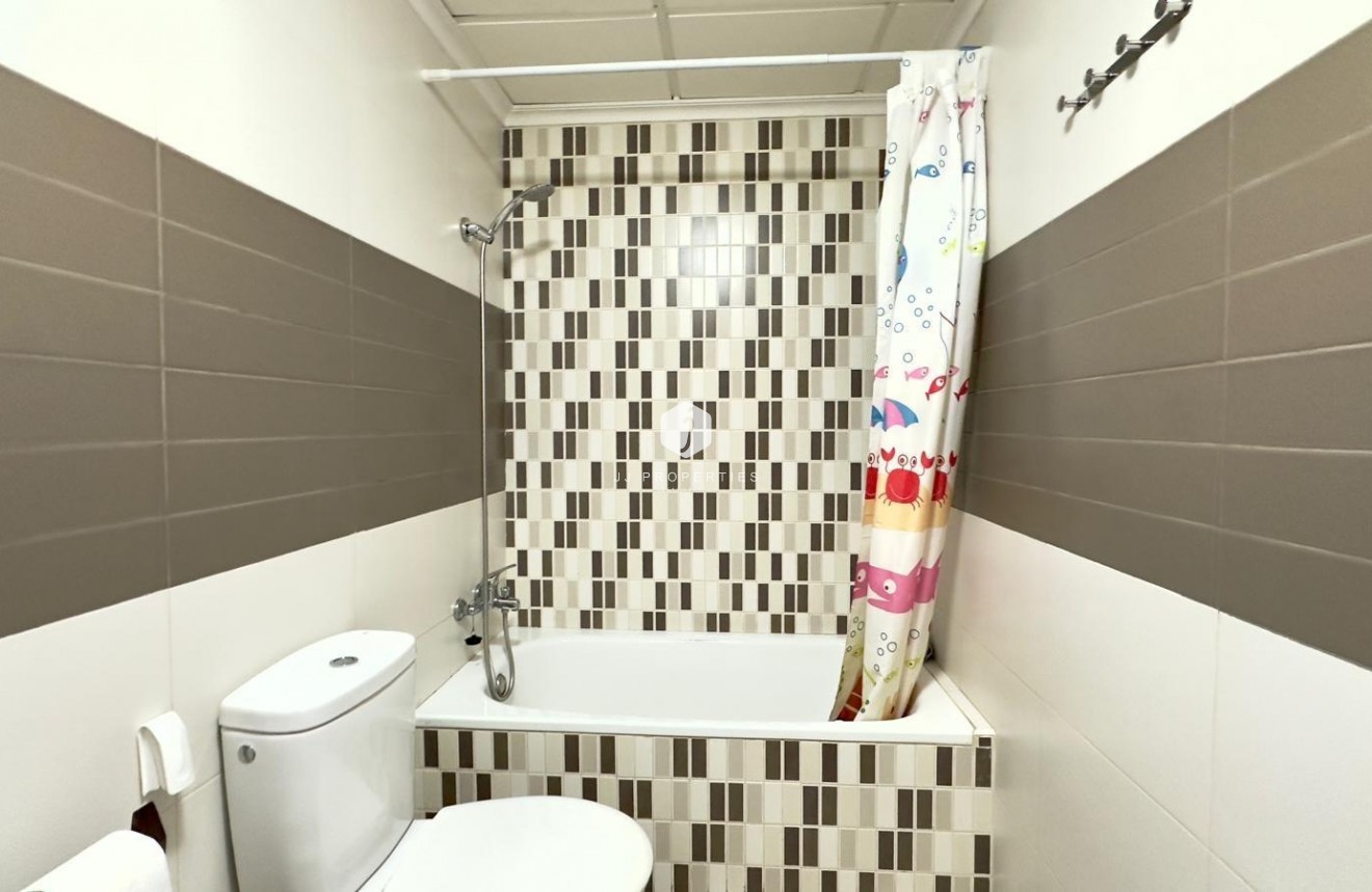 Segunda mano - Apartamento / piso -
Torrevieja