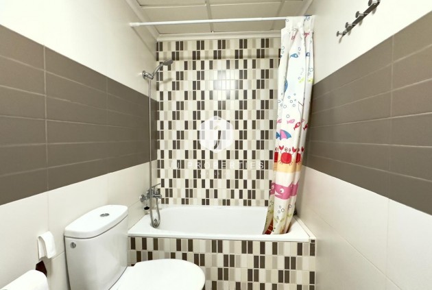 Segunda mano - Apartamento / piso -
Torrevieja