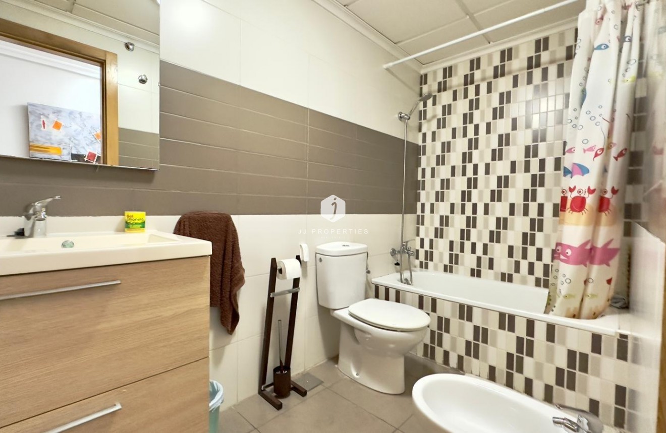 Segunda mano - Apartamento / piso -
Torrevieja