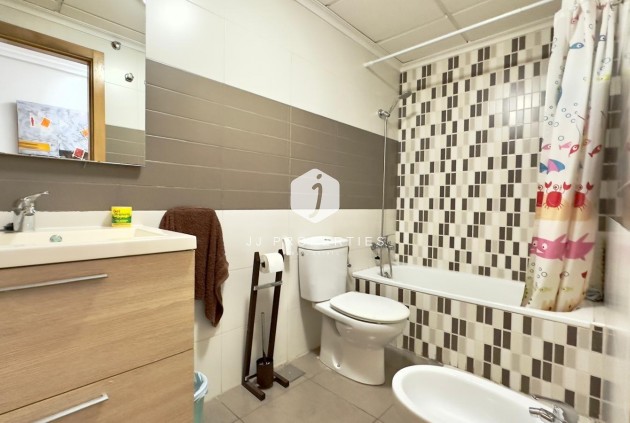 Segunda mano - Apartamento / piso -
Torrevieja