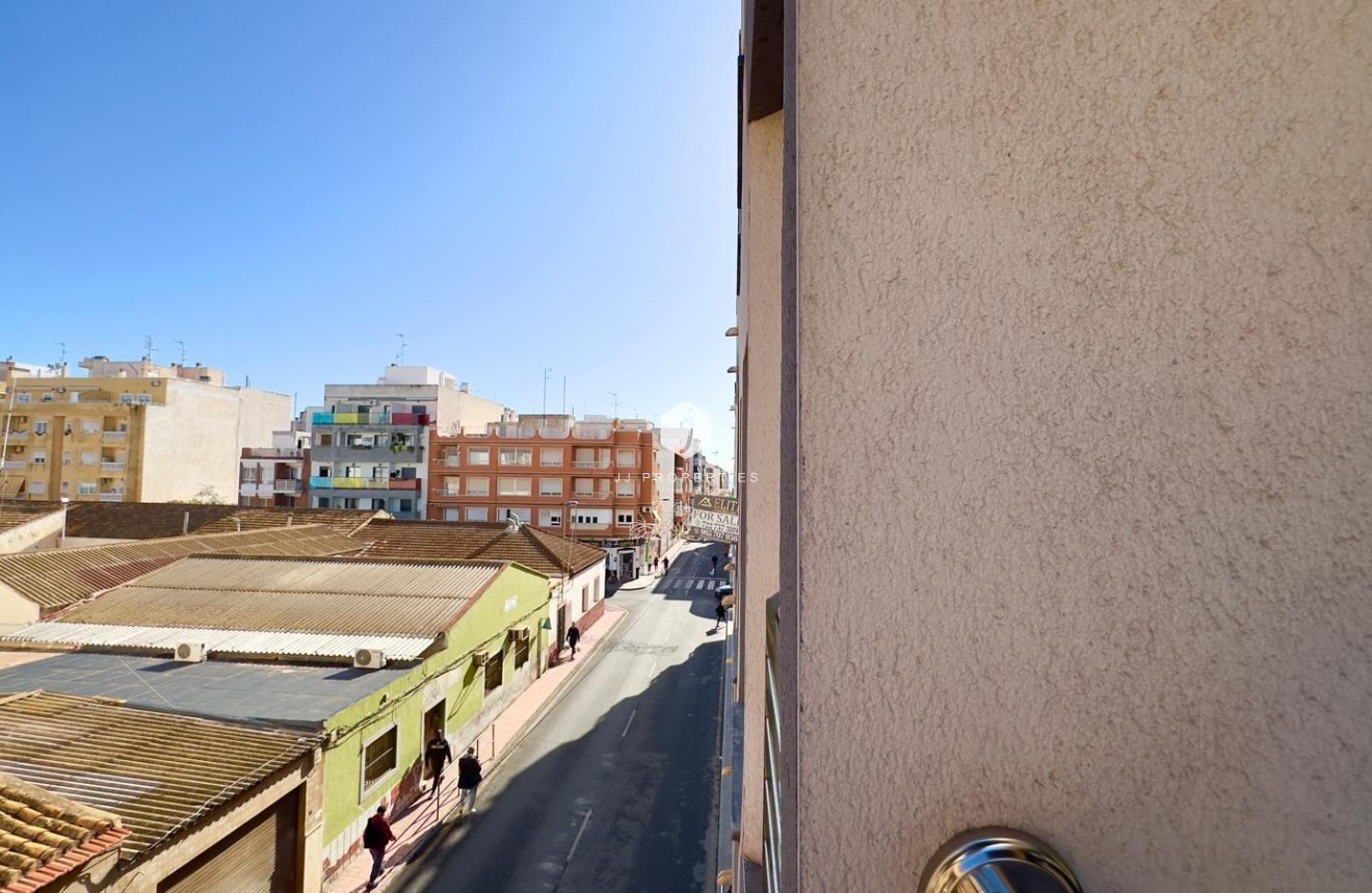 Segunda mano - Apartamento / piso -
Torrevieja