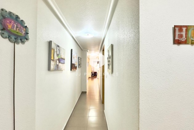 Segunda mano - Apartamento / piso -
Torrevieja