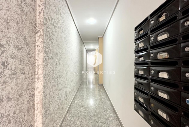 Segunda mano - Apartamento / piso -
Torrevieja