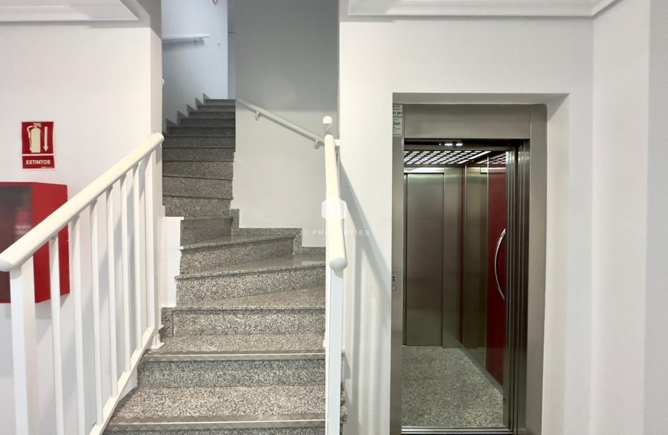 Segunda mano - Apartamento / piso -
Torrevieja